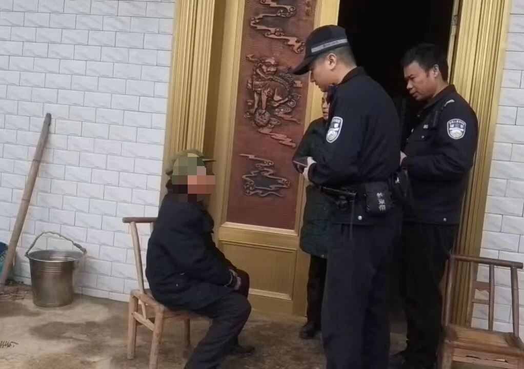 湖南省衡阳县界牌镇老人遗失低保金 民警紧急寻回