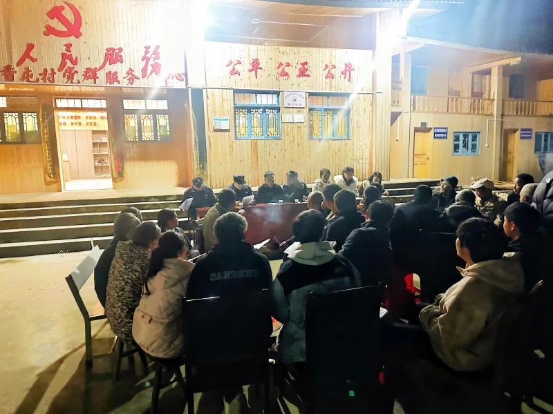 贵州石阡公安：20条农家板凳，4盆炭火，一幅平安乡村新蓝图——白炽灯下的“警民共商会”