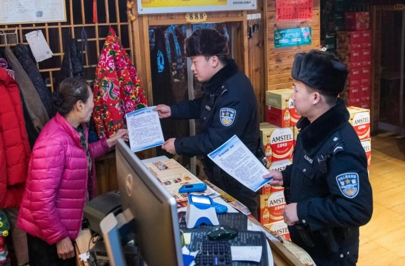 黑龙江省哈尔滨市公安局：临街门店变“阵地” 让烟花爆竹安全知识深入人心