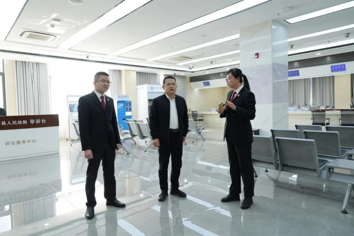 福建省漳州市漳浦县县长蔡加立到漳浦法院看望慰问一线干警