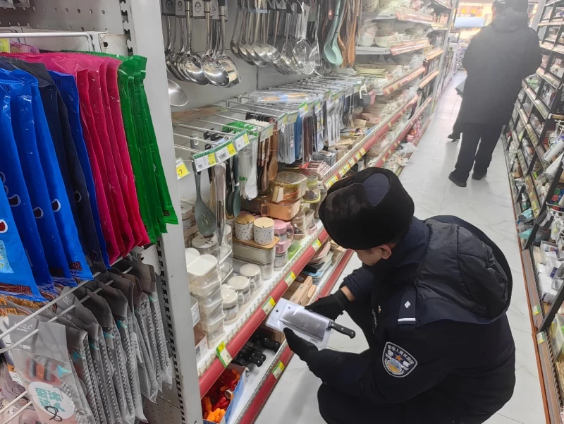 黑龙江省大兴安岭公安局十八站分局开展“九小场所”安全隐患排查整治行动