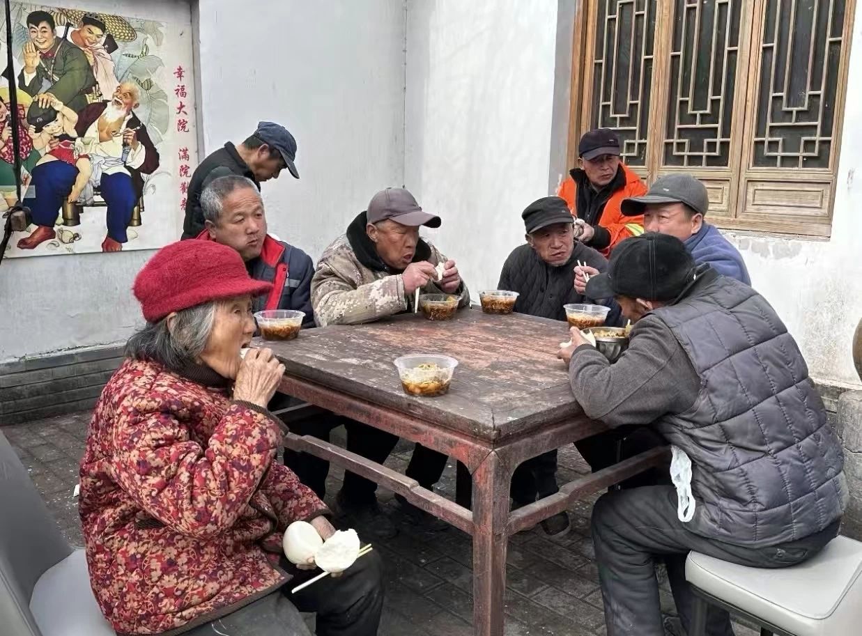 商丘市睢阳区郭村镇：“暖心食堂”温暖开餐