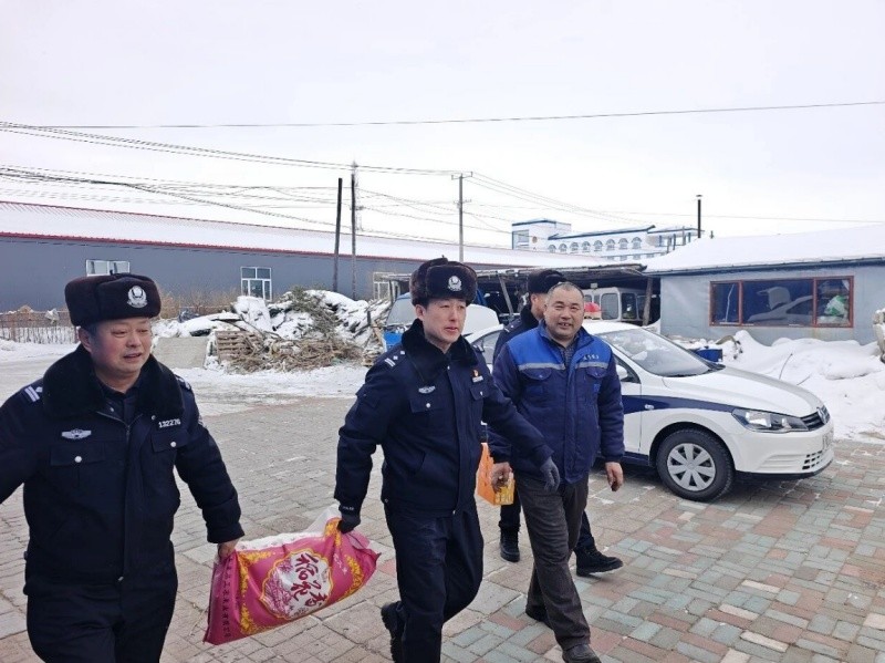 黑龙江省黑河市嫩江市公安局科洛中心派出所开展节前走访慰问活动