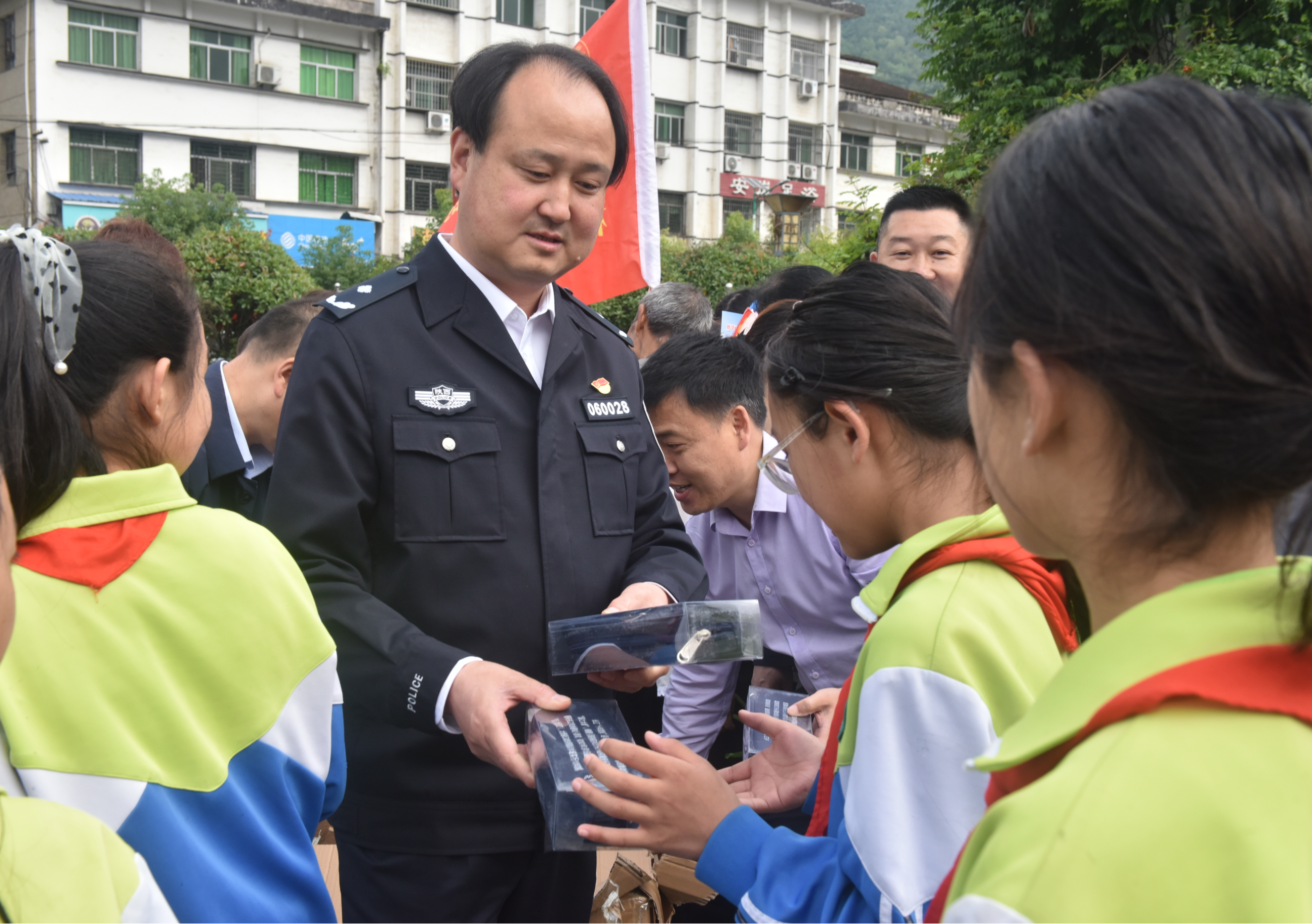 陕西岚皋：让每一个孩子在法治的阳光下筑梦远航