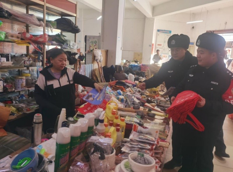 岁末反诈护万家 平安祥和迎新春——黑龙江省林区公安局鹤北分局刑侦大队开展节前反诈宣传活动