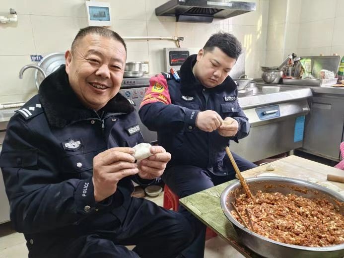 新春走基层｜郑州铁路公安处商丘东站派出所：新春筹备暖警心 温情守护平安路