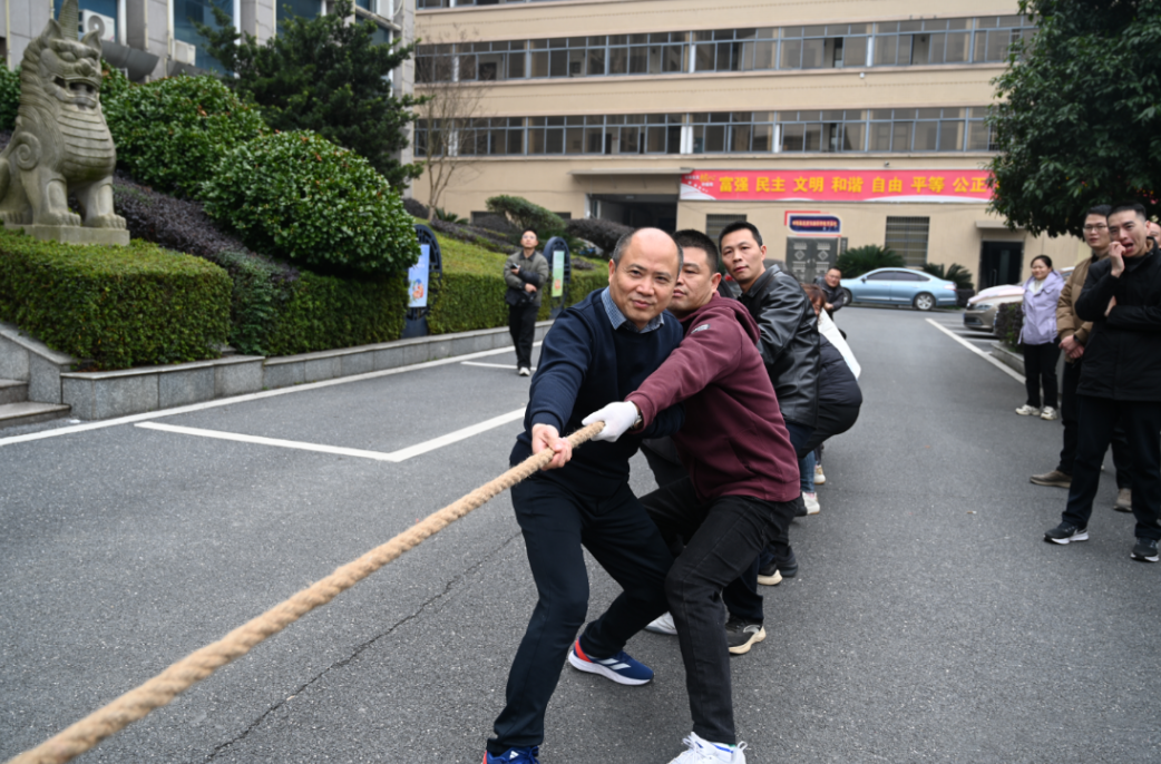 凝心聚力 “绳”采飞扬——湖南省邵阳县检察院举办趣味拔河比赛