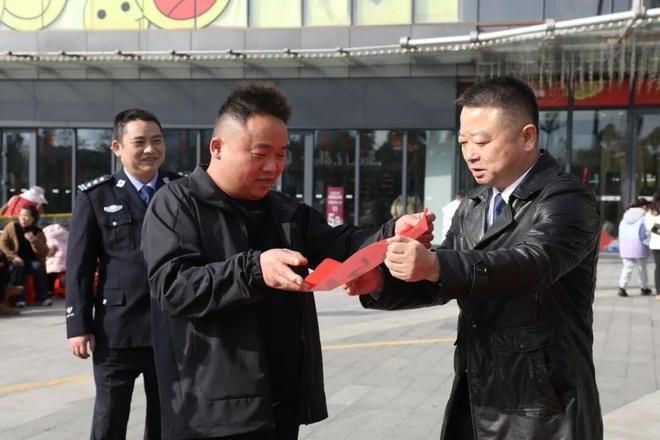 湖南汉寿公安举办“翰墨飘香迎新年 新春送福话反诈”主题活动