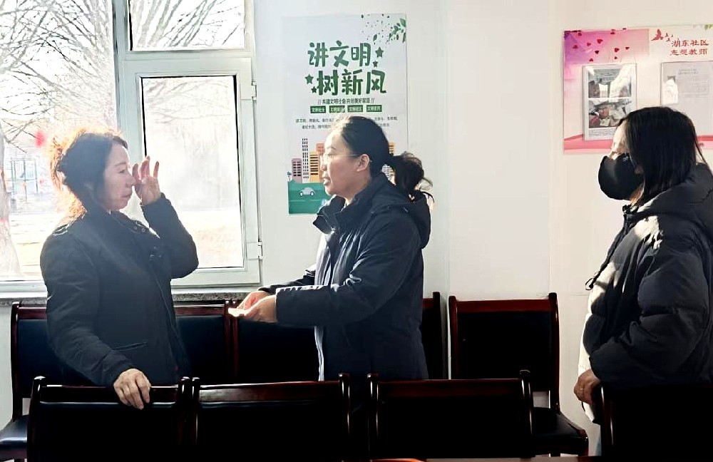 大同市云州区湖东社区携手翔宇爱心协会慰问困难群众