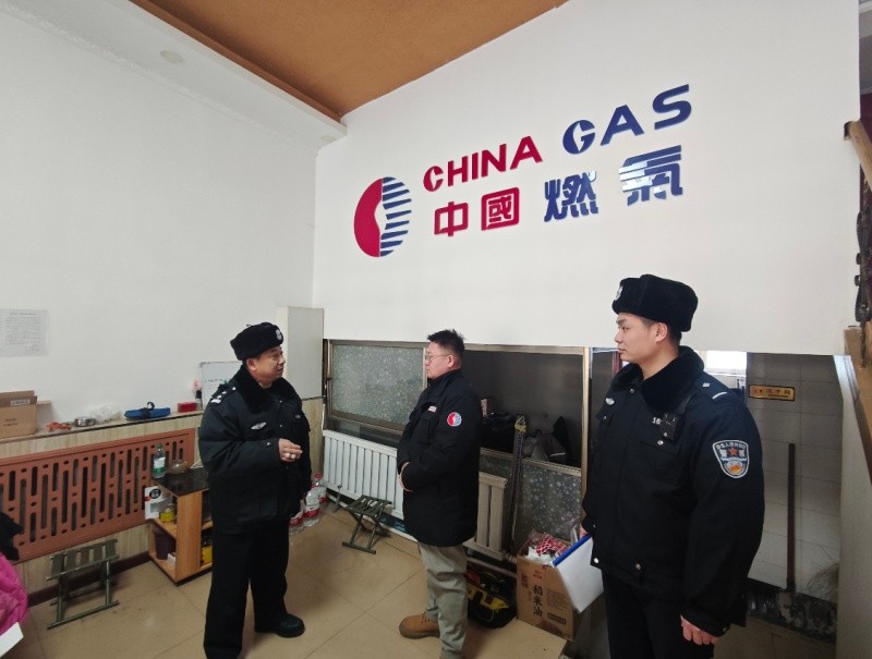 黑龙江省林区公安局穆棱分局穆棱派出所开展易燃易爆场所安全检查工作