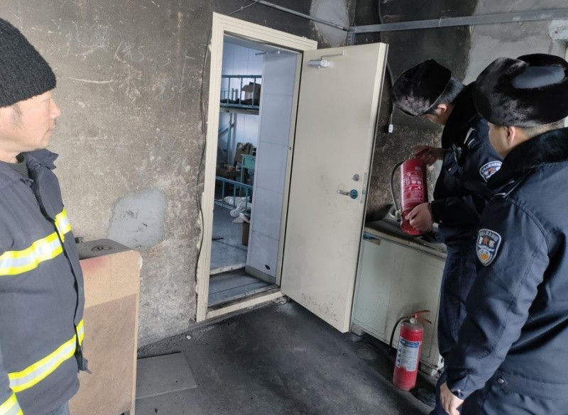 黑龙江省大兴安岭地区塔河县公安局开展节前消防检查 全力筑牢平安防线