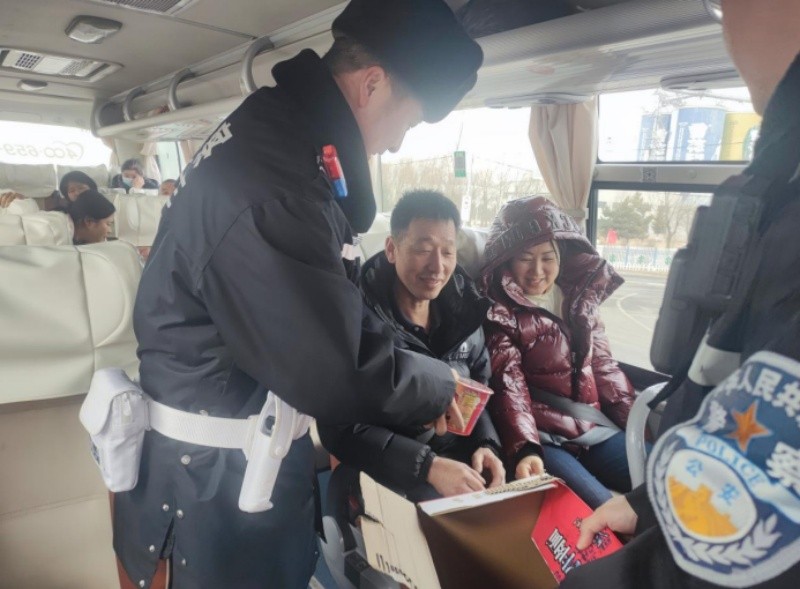 风雪归途变通途 黑龙江省哈尔滨市公安接力护航929台滞留车辆平安返城