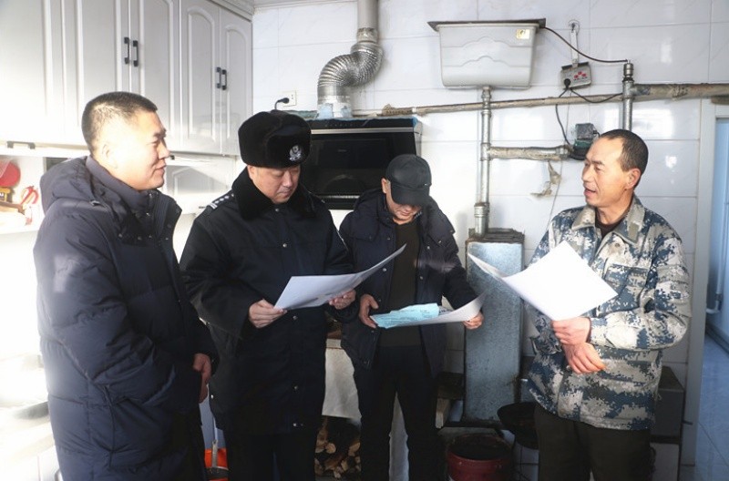 黑龙江省大兴安岭公安局十八站分局开展 “巡山清套、清网清夹”专项行动