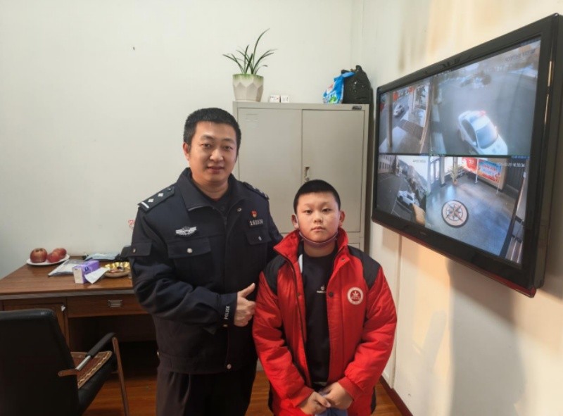 童心践行拾金不昧 警民共扬文明新风——黑龙江省林区公安局穆棱分局穆棱派出所表扬小学生拾金不昧