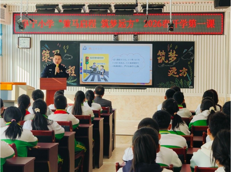 黑龙江省牡丹江市绥芬河市公安局交通管理大队进校园开展“开学第一课”交通安全宣讲活动