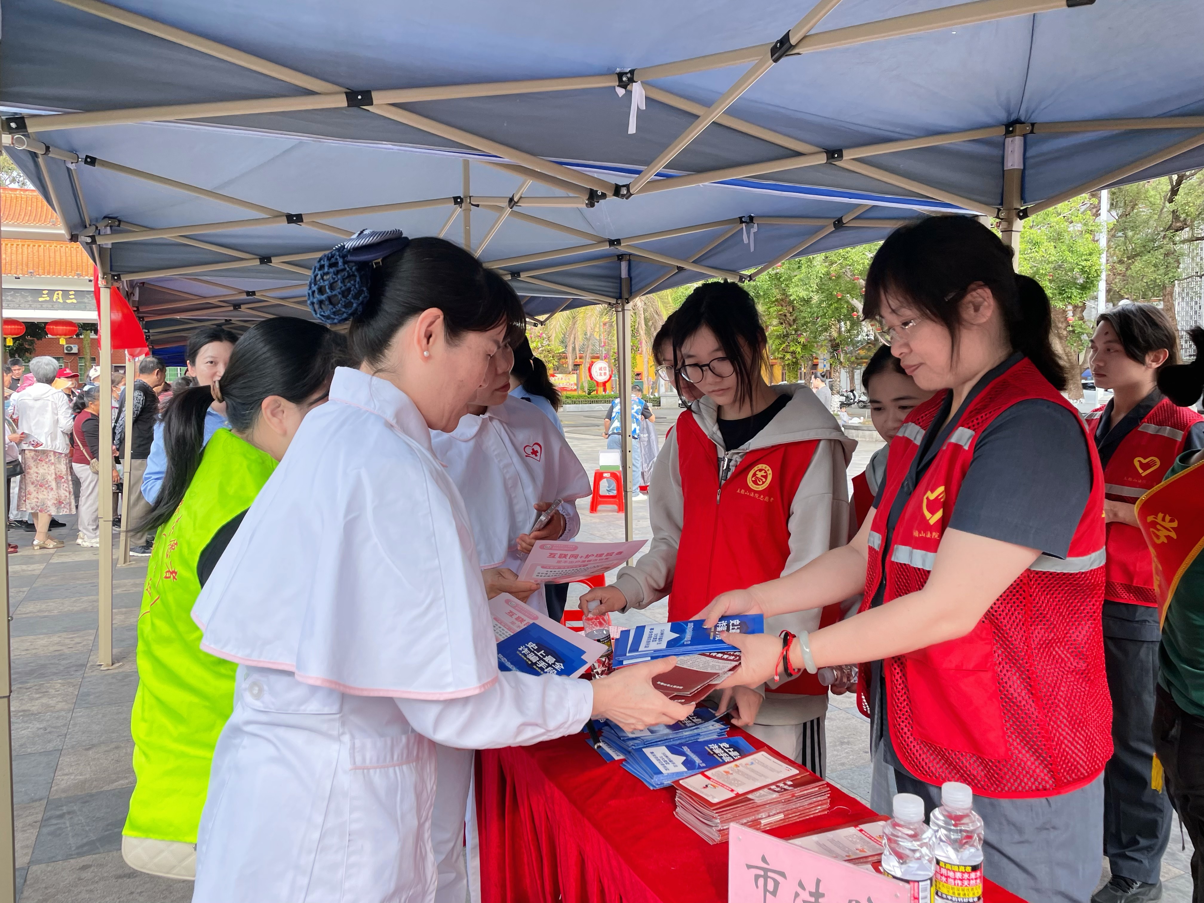 海南省五指山市法院开展“3·5”学雷锋志愿服务主题活动