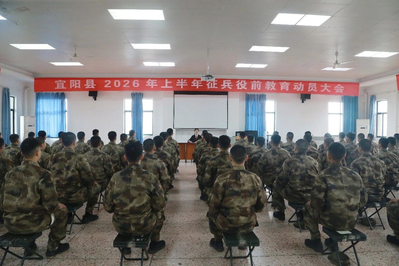 河南宜阳：送法进军营 普法助征兵
