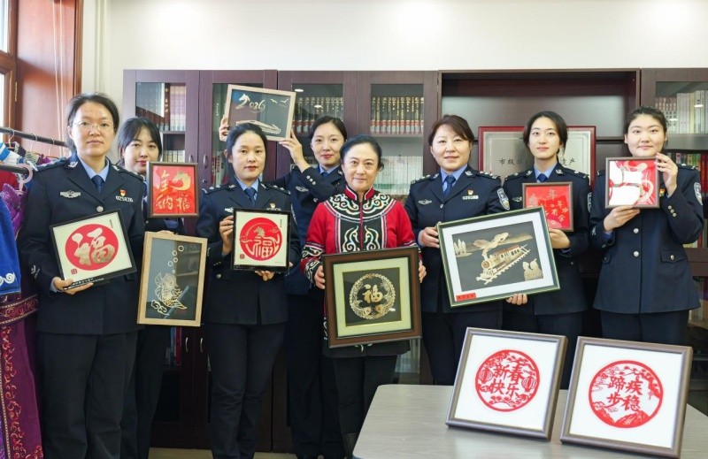 黑龙江省佳木斯铁路公安处借非遗文化开展“三八”妇女节主题活动