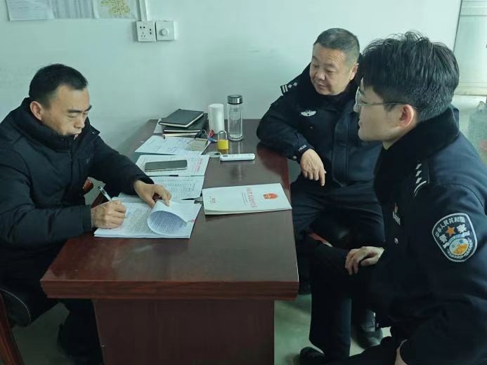 路地联动护平安 助力复产暖人心——郑州铁路公安处商丘东站派出所联合多单位开展铁路安全宣传暨复产走访活动