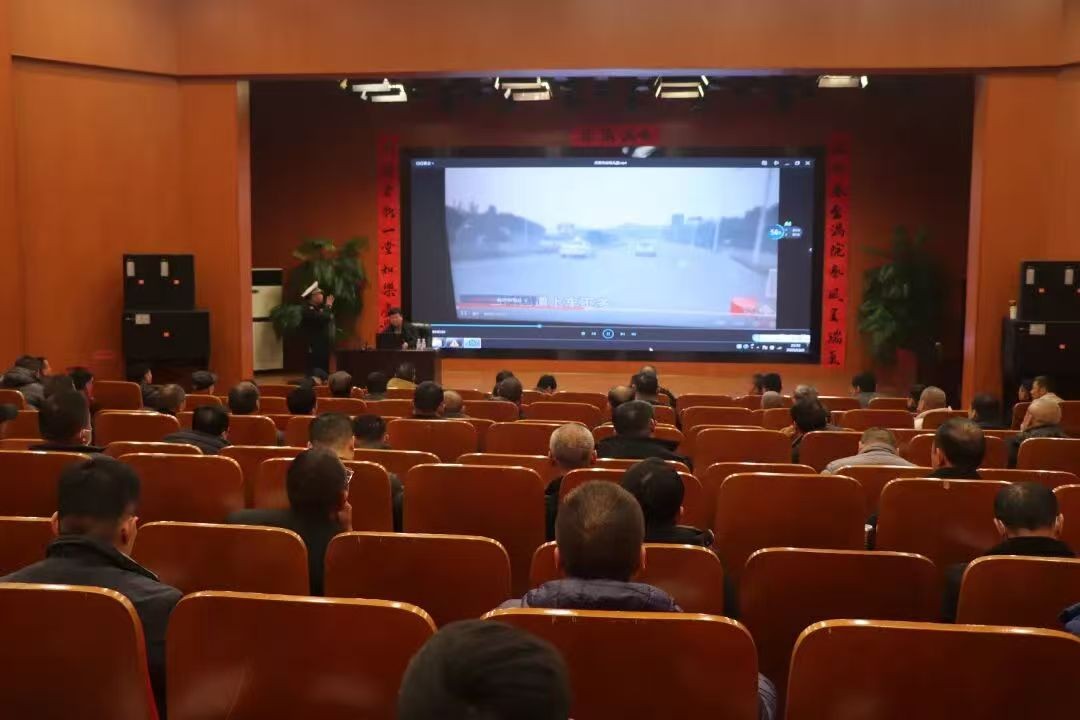 护航开学季丨河南商丘虞城交警：严把校车“安全关” 守护平安“上学路”