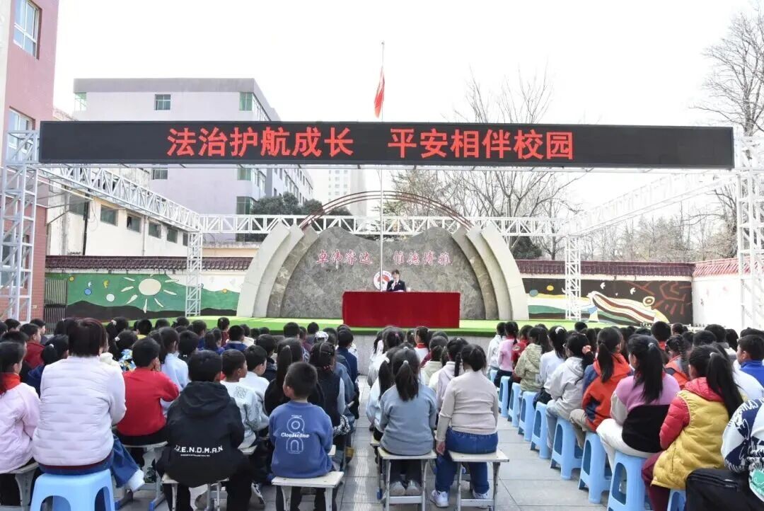 河南省灵宝市检察院送法进校园 护航少年远离校园霸凌