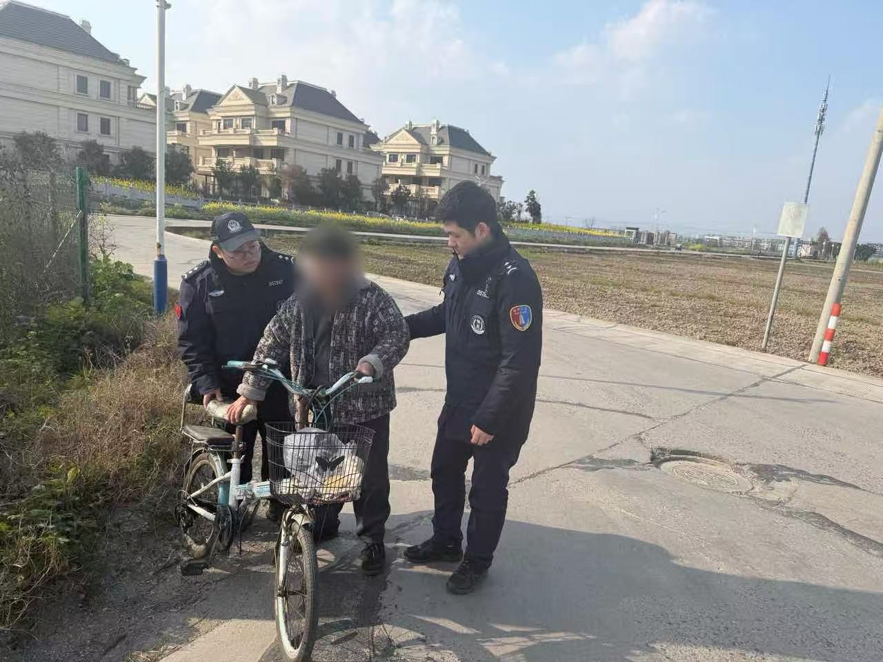 浙江平阳：路过这一扶，太暖了！