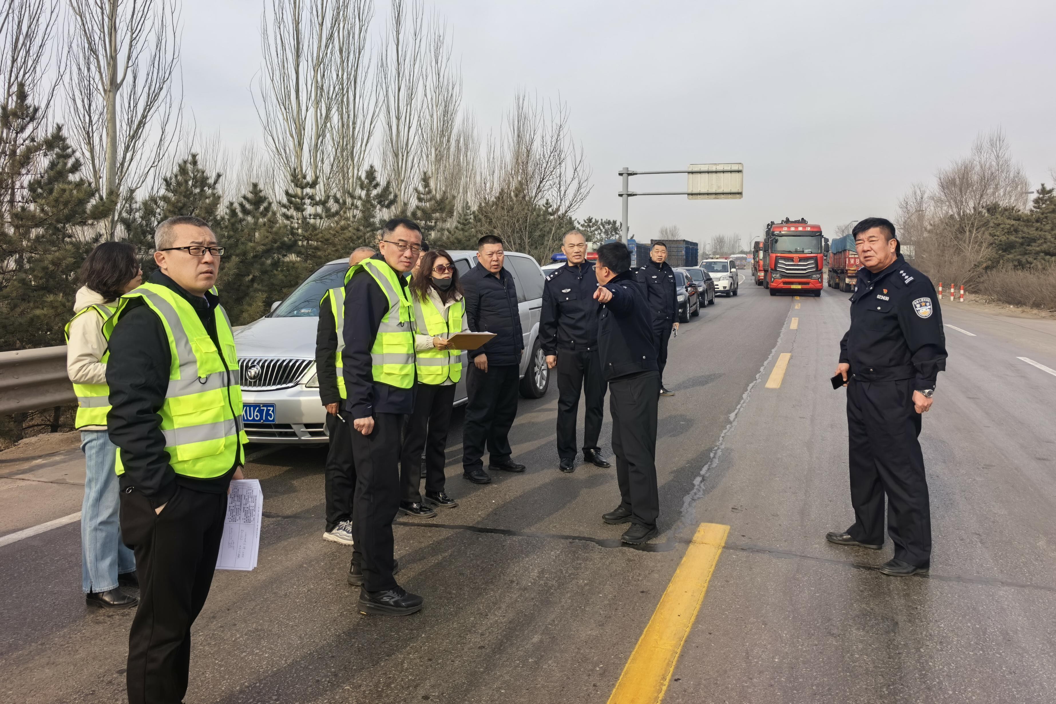 大同交管八大队与区公路部门强强联手，筑牢G109国道安全防线