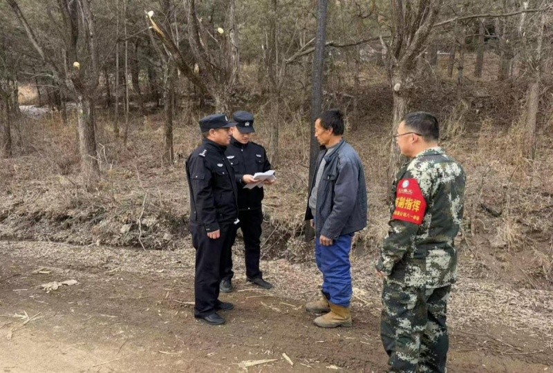 黑龙江省林区公安局绥棱分局六棵松派出所扎实推进春季防火与护春耕各项工作