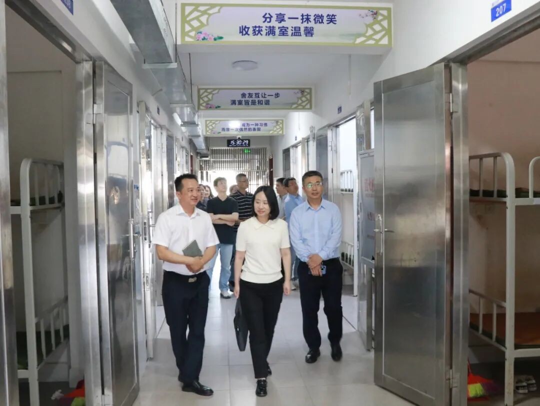 海南省儋州市法院院长张峤带队赴正德学校开展“护苗”工作调研