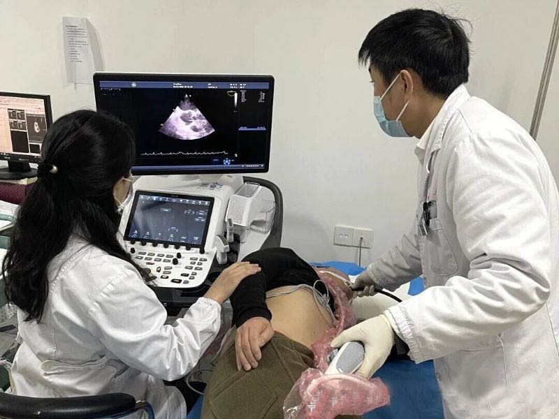 荆州三医成功开展经食道超声心动图检查