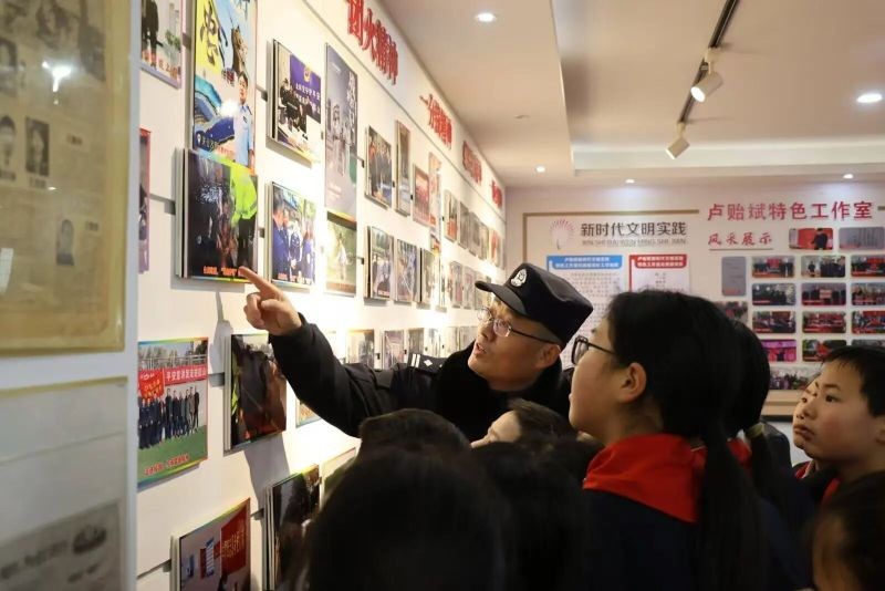 石首公安“学、践”融合赓续雷锋精神