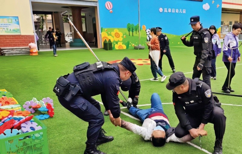 岚皋公安：“金盾护苗”撑起青少年法治晴空