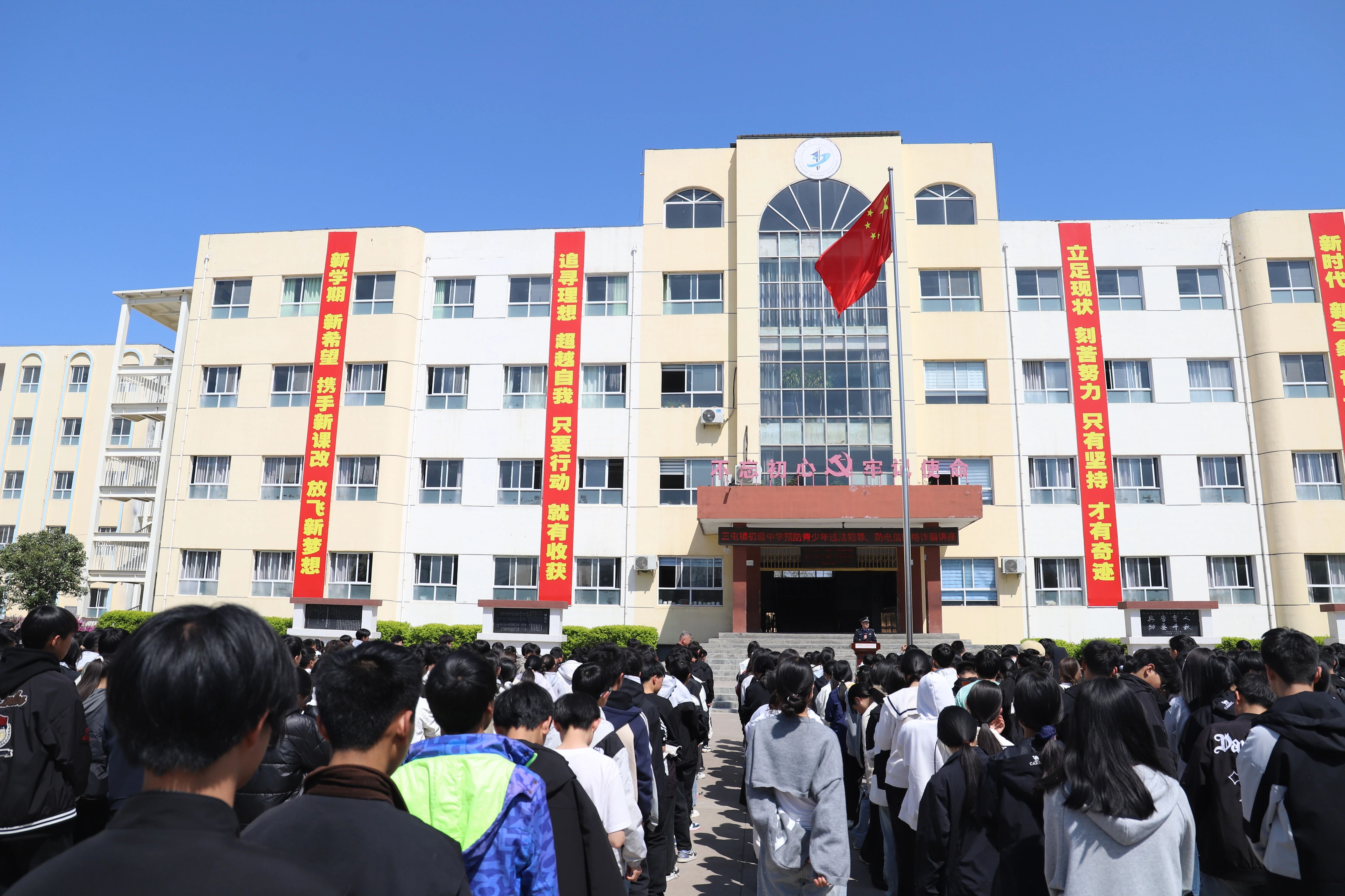 河南汝阳：法治进校园 护航助成长