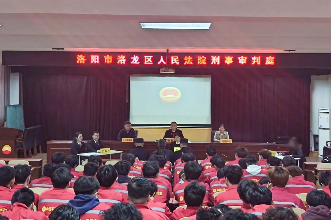河南洛阳洛龙法院：庭审进校园，法治铃声伴成长