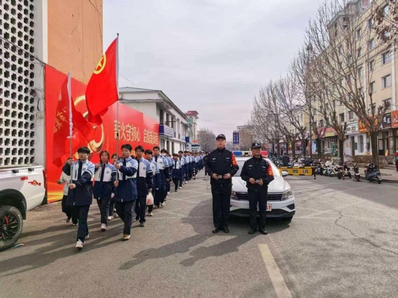 黑龙江省林区公安局海林分局海林派出所圆满完成海林市第一中学和实验中学祭扫安保工作