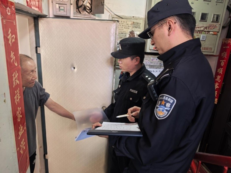 黑龙江省大兴安岭地区塔河县公安局开展出租房屋和流动人口走访排查专项行动 筑牢辖区安全防线