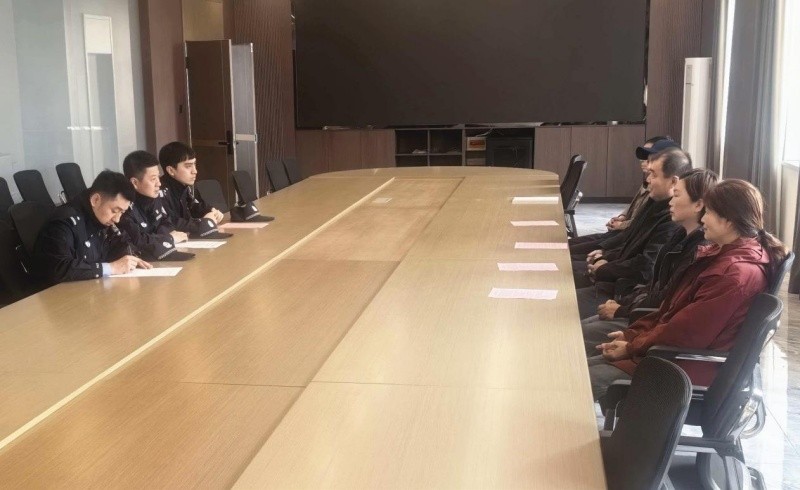 黑龙江省林区公安局双鸭山分局刑侦大队到辖区开展“六霸”线索摸排及宣传活动