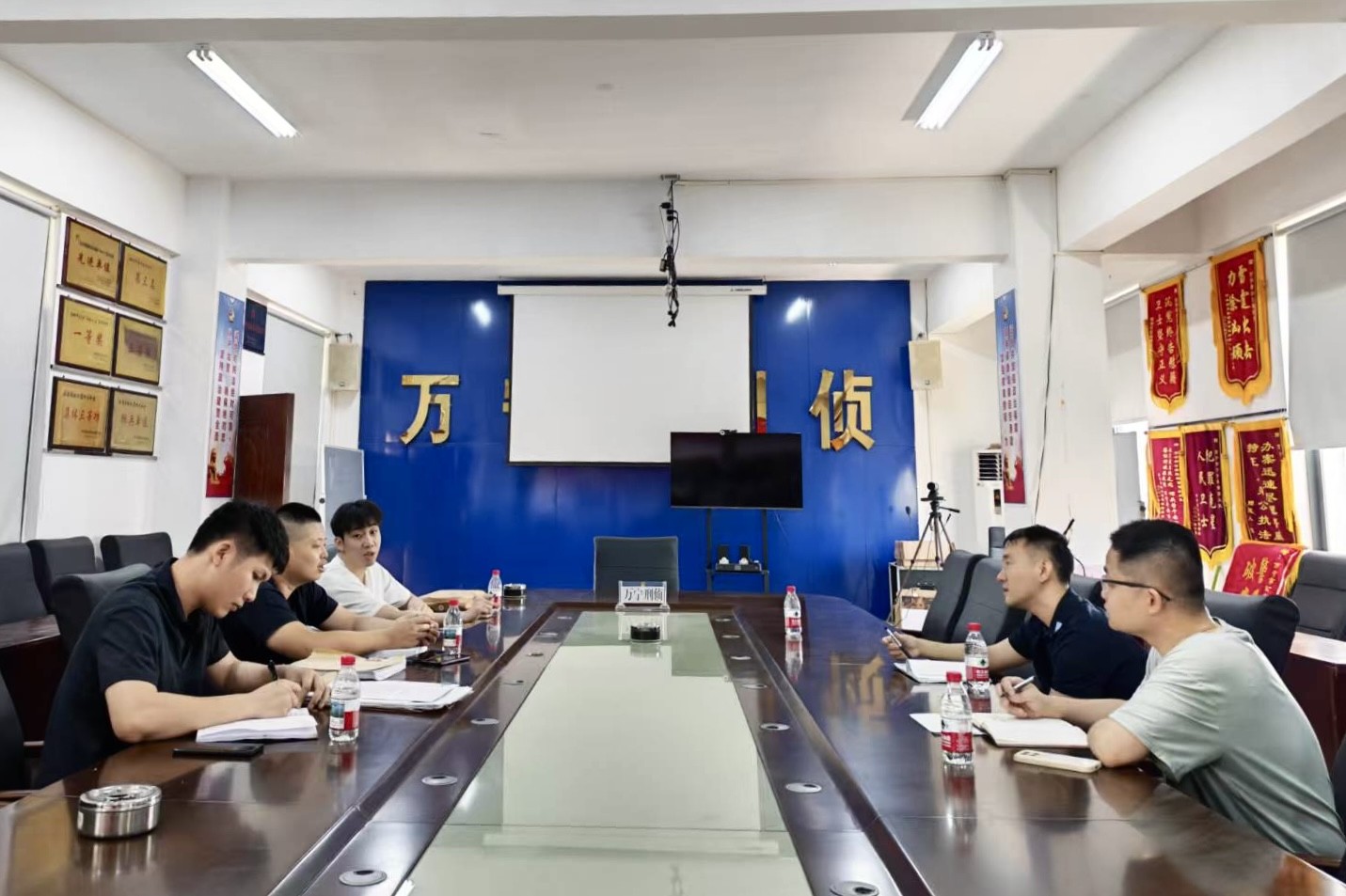 海南省万宁市检察院与市公安局开展违规异地执法和趋利性执法司法专项监督联席会议