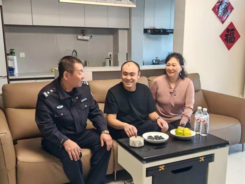 黑龙江省林区公安局双鸭山分局：暖心家访传温情 严管厚爱铸警魂