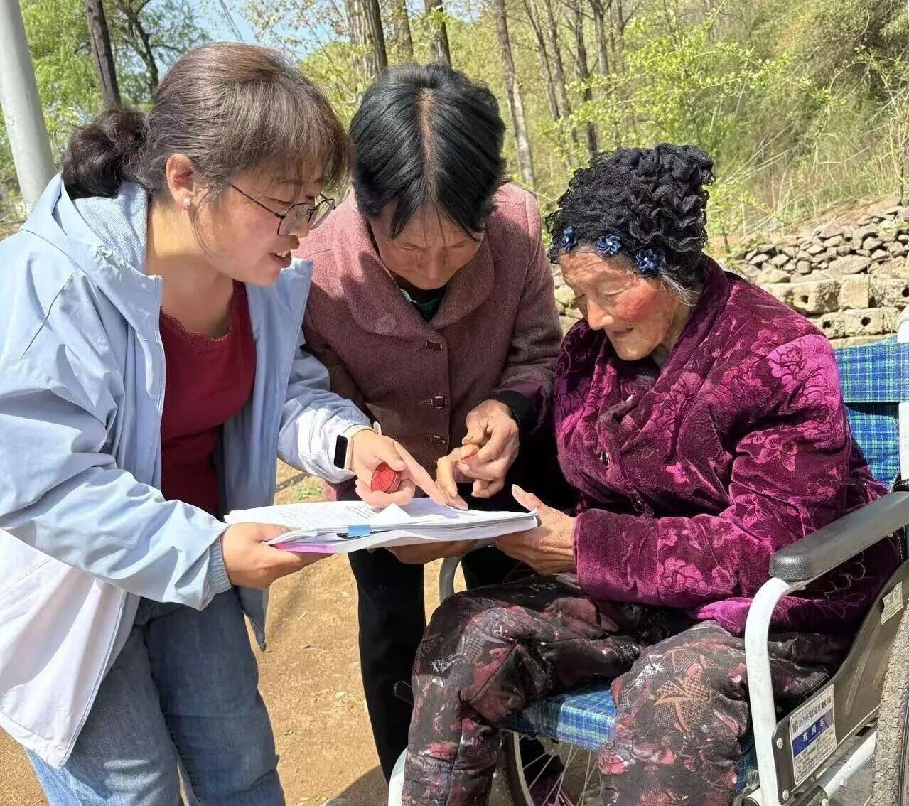 河南汝阳：上门公证显温情，服务群众零距离