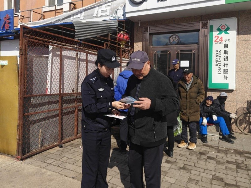黑龙江省大兴安岭地区塔河县公安局开展全民国家安全教育日禁毒反诈宣传活动