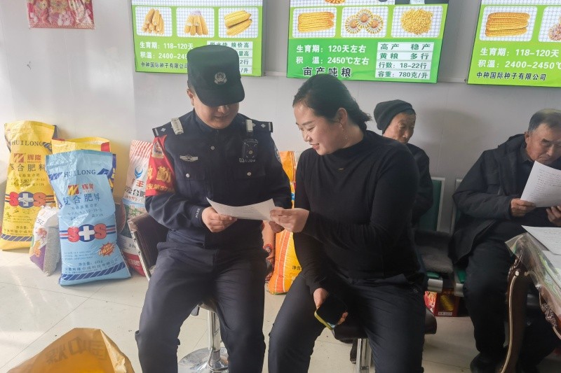 黑龙江齐齐哈尔依安公安：藏蓝“警”色护春耕 田埂之上绘“丰”景