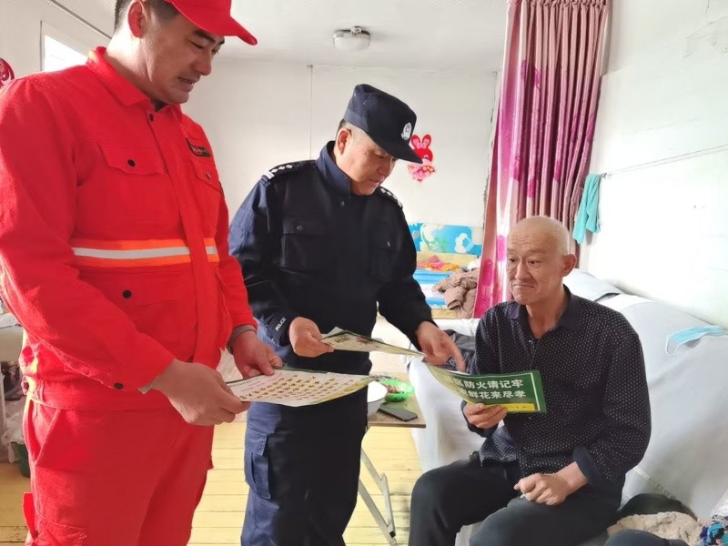 黑龙江省大兴安岭公安局十八站分局：“警”伴春风走 防火护林安
