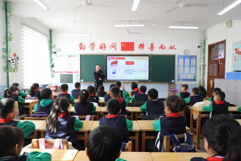 听得懂 记得住 用得上——黑龙江省冰城公安的普法课堂讲到了师生心坎里