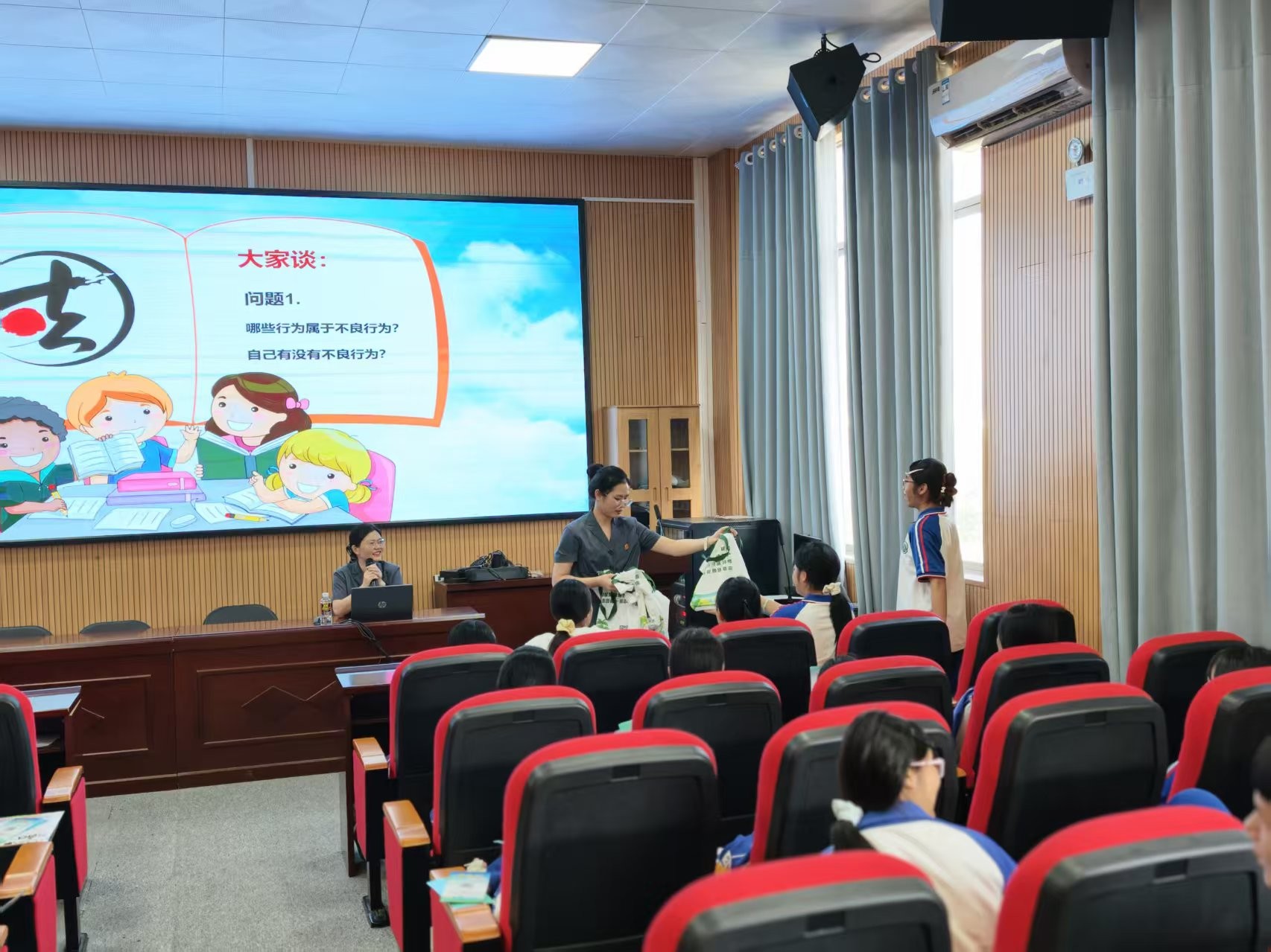 海南省五指山市法院法治副校长进校园普法