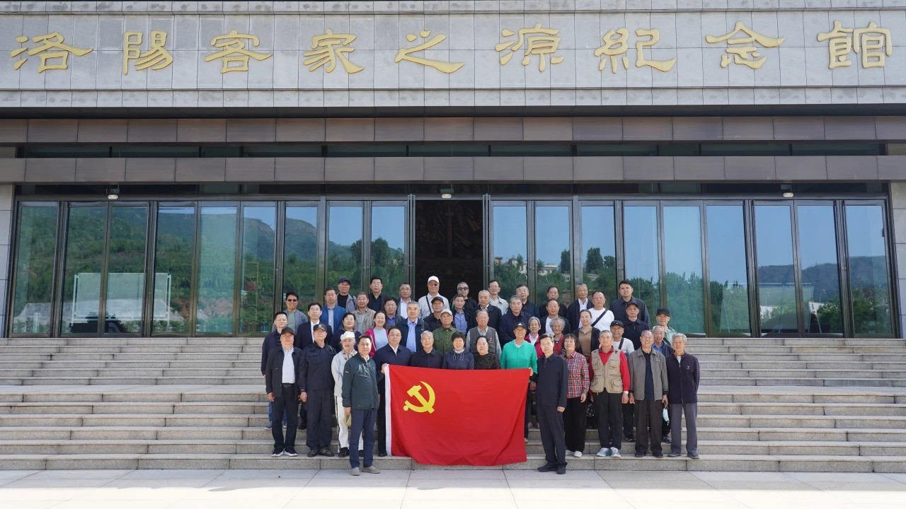 河南省洛阳市中级人民法院退休老干部走进伊滨、走进高新法院