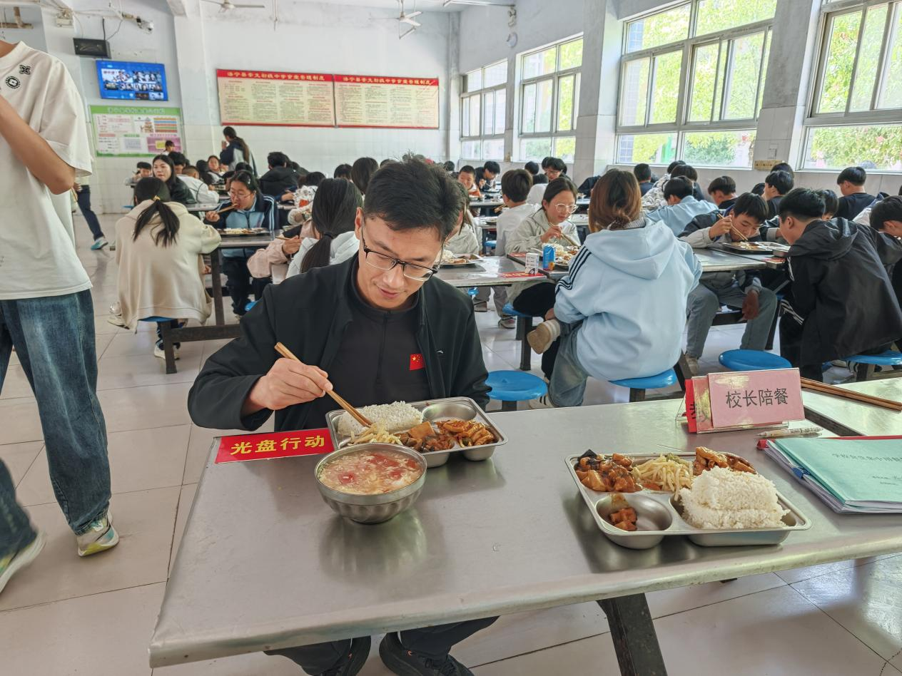 河南省洛宁县永宁街道人大代表联络站开展校园餐安全专项监督活动 筑牢师生饮食安全防线