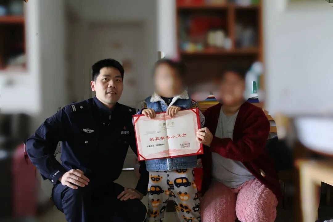 浙江金华：幼儿园“卧底”立功！小朋友慧眼识“毒株”，果断报警
