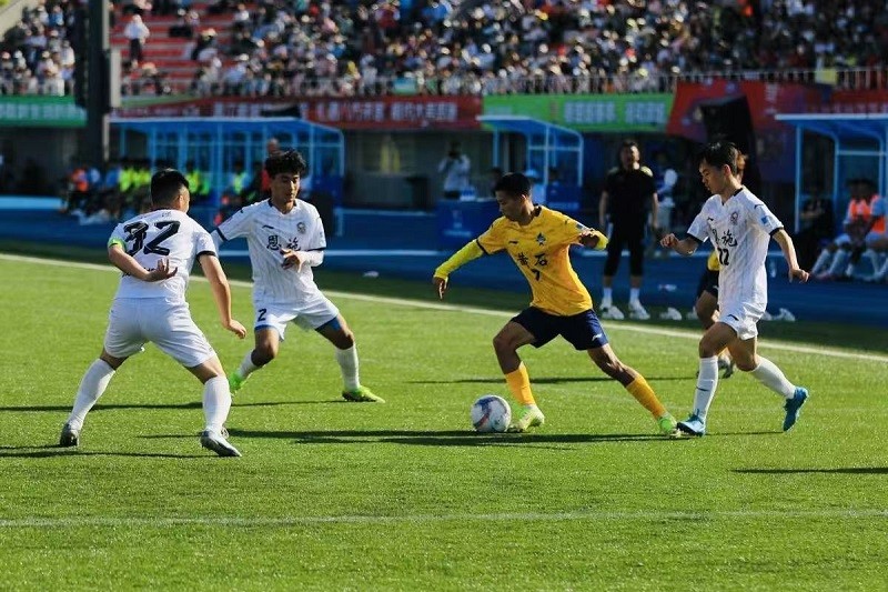 湖北楚超足球联赛：恩施黄石赛上争锋 场下联欢