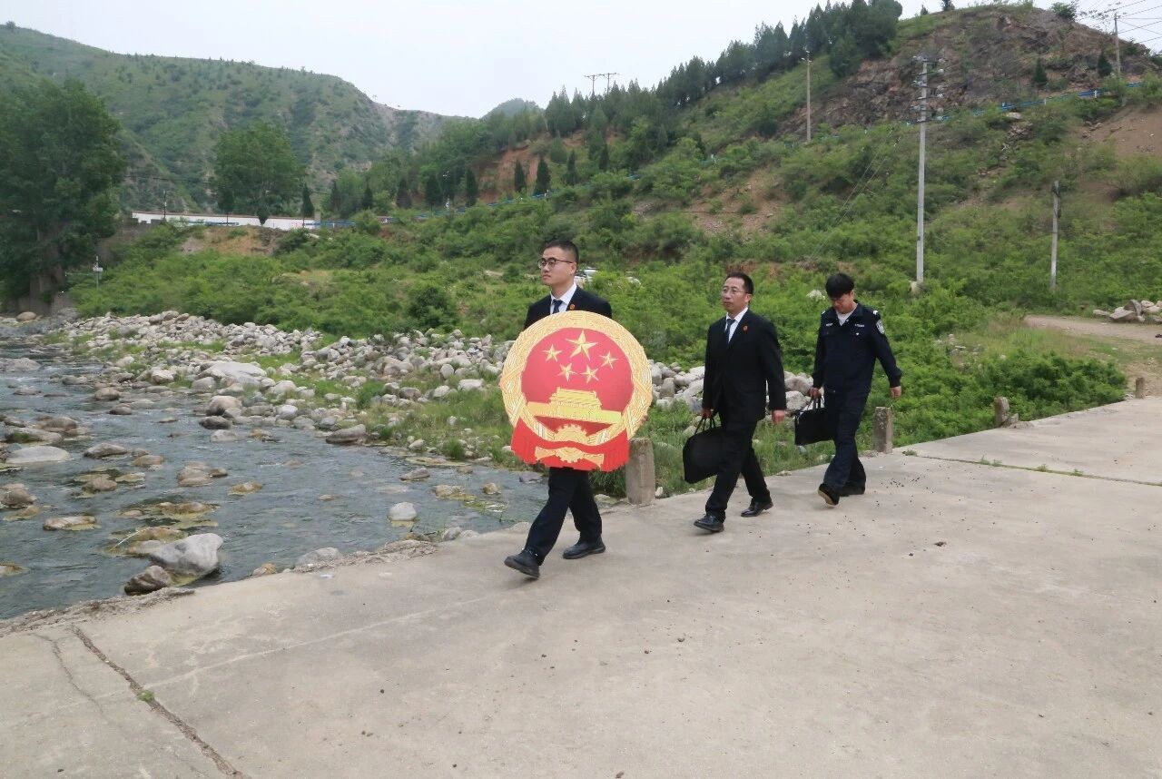 河南宜阳法院莲庄法庭：把庭审“搬”进最深山村